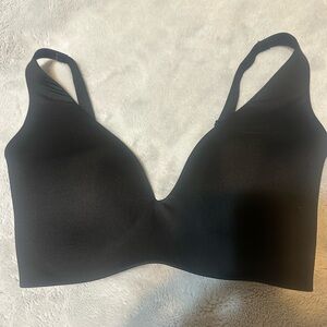 Everyday Seamless Wireless Bra in Black